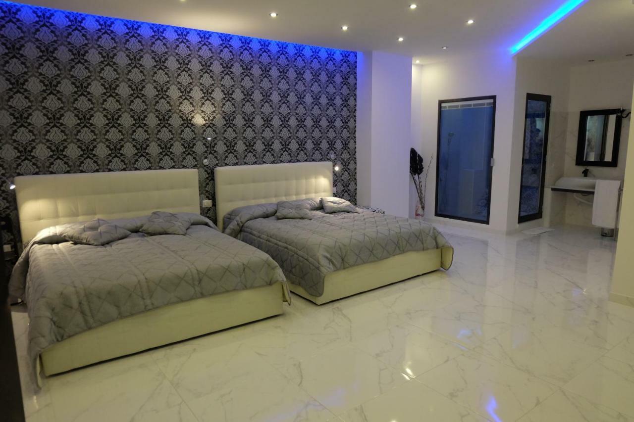 White Room Idromassaggio Su Richiesta Neapel Exterior foto