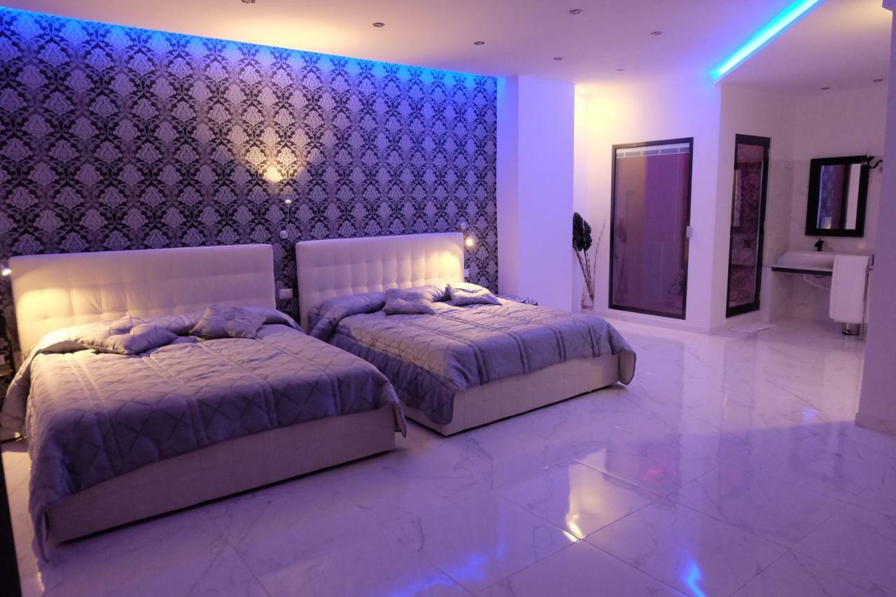 White Room Idromassaggio Su Richiesta Neapel Exterior foto